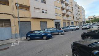 Local commercial à Novelda. Local en zona de expansión de novelda. 287 m2 construidos precio