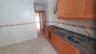 Pis a Monòver. Monovar, amplio piso con patio-terraza. precio 78.500 euros