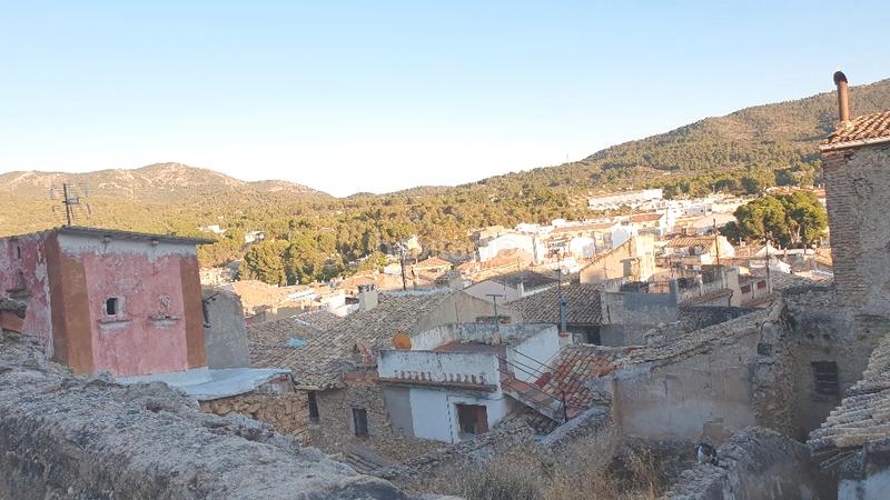 Foto aadf20d3-7fc2-40f0-9cc6-434a2117cfd0. Casa , casa en zona cercana al castillo. precio 65.000 euros en Biar