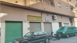 Local commercial  Calle pablo picasso. Elda, local en calle pablo picasso. 98 m2. precio 39.000 uros