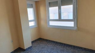Appartement à Monòver. Piso en calle mayor de monovar. precio 40.000 euros