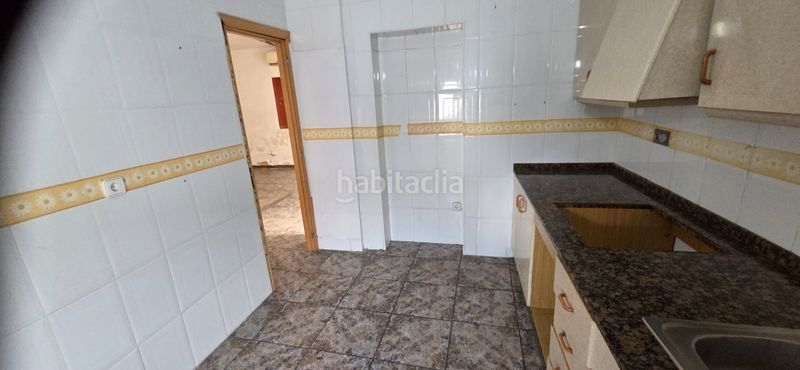Foto b798e7a8-6cab-453a-961c-9afb331c0409. Casa adossada amb xemeneia a Partidas Norte Villena