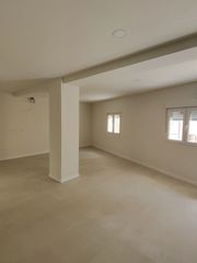 Maison jumelée à Monòver. Monóvar: casa de 2 plantas, 3 dormitorios, reformada.  125.000 €