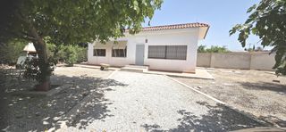 Rent Chalet in Campo Alto-Club de Campo. Elda. casa de campo en alquiler. precio 750 euros/mes.