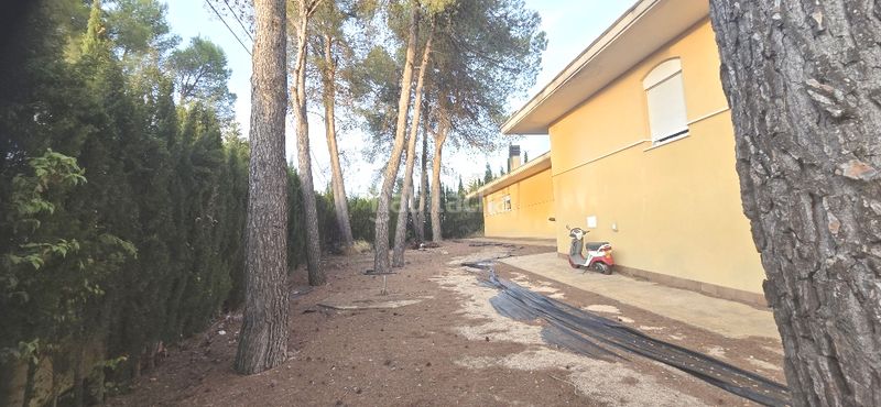 Foto 1c7deffc-ebb7-4360-9c49-d25b76e72692. Xalet amb xemeneia calefacció aparcament piscina a Banyeres de Mariola