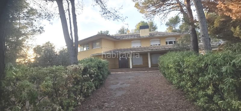 Foto acc88df9-9427-45c2-a65b-092df5cc4cf7. Xalet amb xemeneia calefacció aparcament piscina a Banyeres de Mariola