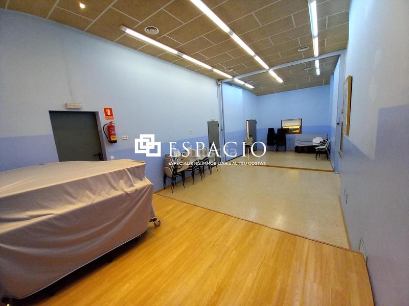 Foto 8c9634e4-d7d8-45db-9672-fbcaca40ce5b. Local comercial estupendo local en peramas!! en Peramàs Mataró