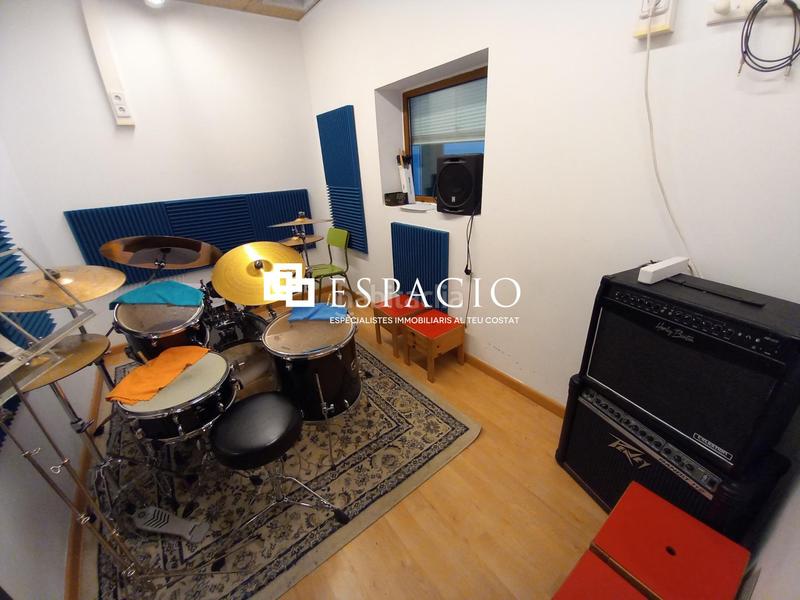 Foto ee07e7b4-7a6a-4539-bf46-44cea3208695. Local comercial estupendo local en peramas!! en Peramàs Mataró