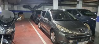 Parking coche en Via Europa - Parc Central. Plaza de parking doble en parc central