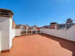 Casa a Cerdanyola Nord. Increible casa de grandes dimensiones en el corazón de mataró