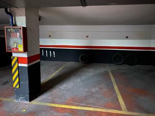 Aparcament cotxe  Calle del sauco. No cobramos honorarios al comprador. se vende plaza de garaje si