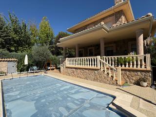 Xalet  Calle antonio machado. Descubre este chalet independiente en guadarrama, construido en