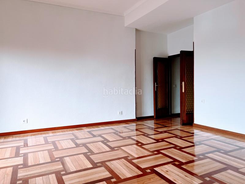 Foto 9a07c71f-4878-48ab-9033-d01aeead5596. Rent flat with heating in Jerónimos Madrid
