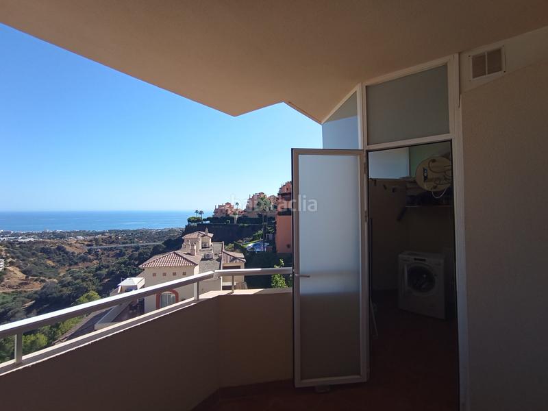 Foto 184c4f2a-8145-491a-b154-7f8d287f74dc. Lloguer pis amb aparcament a Calahonda Mijas