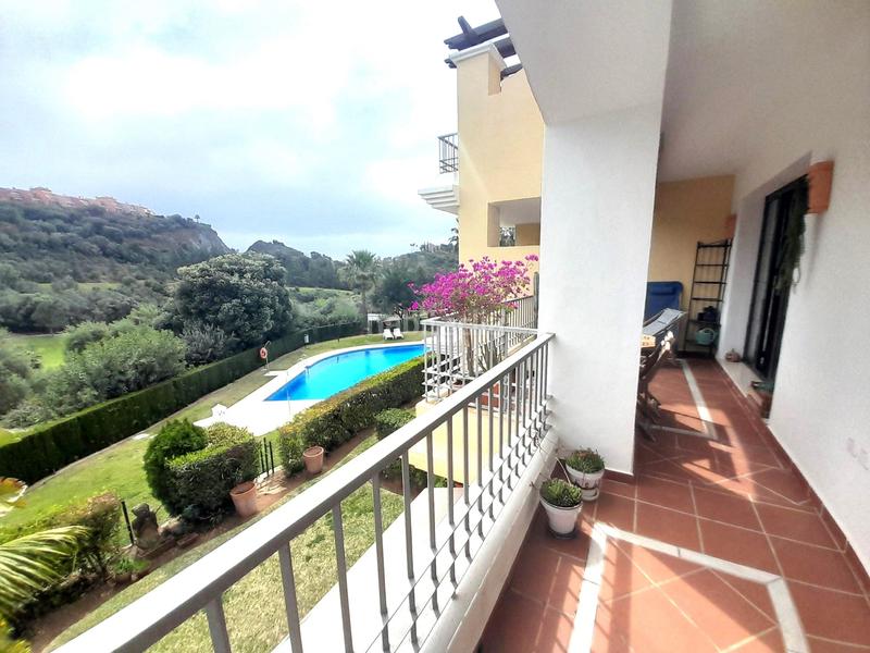 Foto 060eb175-0c50-43ba-8375-13ec7771157b. Rent flat with heating parking in los arqueros - puerto del almendro Benahavís