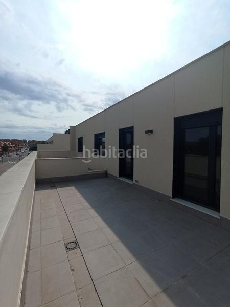 Foto 0cd7a6c4-45dc-4129-8a22-a4223dfa5d17. Rent penthouse with parking in Parla este Parla