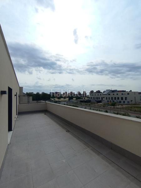 Foto 464547af-dd08-4ab3-8879-7cefeb28feed. Rent penthouse with parking in Parla este Parla