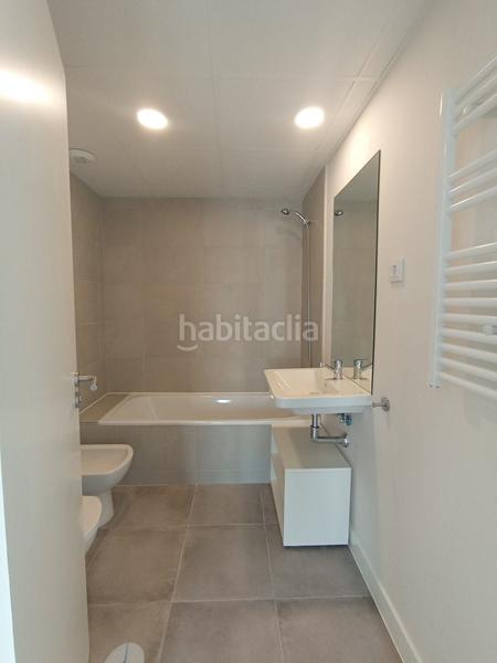 Foto 9aa95495-a7a6-4ef4-b6b3-73986cc60382. Rent penthouse with parking in Parla este Parla