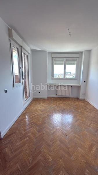 Foto e5f8dc8a-01ef-426d-80ac-697dbdcf90a6. Location attique avec chauffage parking dans Sanchinarro Madrid