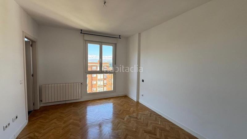 Foto 3484177a-2462-4914-b098-9054af0e4f55. Rent penthouse with heating parking in Sanchinarro Madrid