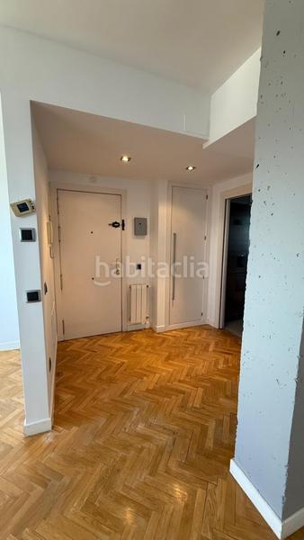 Foto 58f4309f-e7de-4e0a-bd5d-4a21de262094. Rent penthouse with heating parking in Sanchinarro Madrid