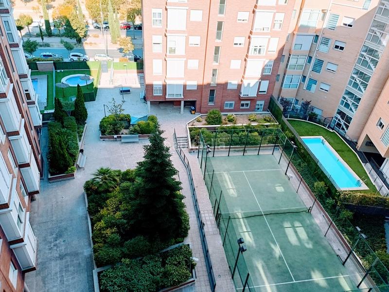 Foto bc888bb3-425e-4903-84f7-5b345ff1db4f. Rent penthouse with heating parking in Sanchinarro Madrid