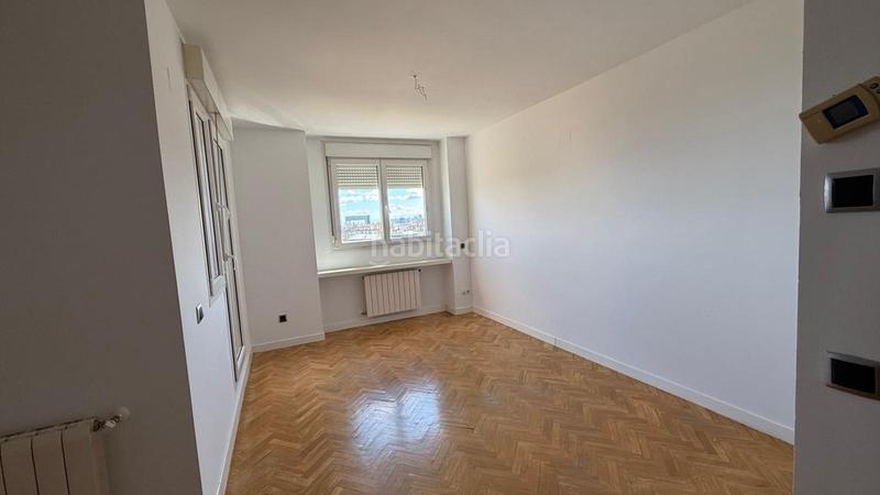 Foto cc946a01-2503-4240-93f9-84f6a1dafe24. Rent penthouse with heating parking in Sanchinarro Madrid