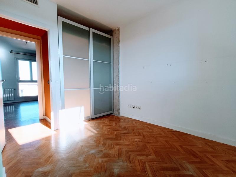 Foto d5cce6b7-2f28-4265-b3b1-65b4bea9491e. Rent penthouse with heating parking in Sanchinarro Madrid