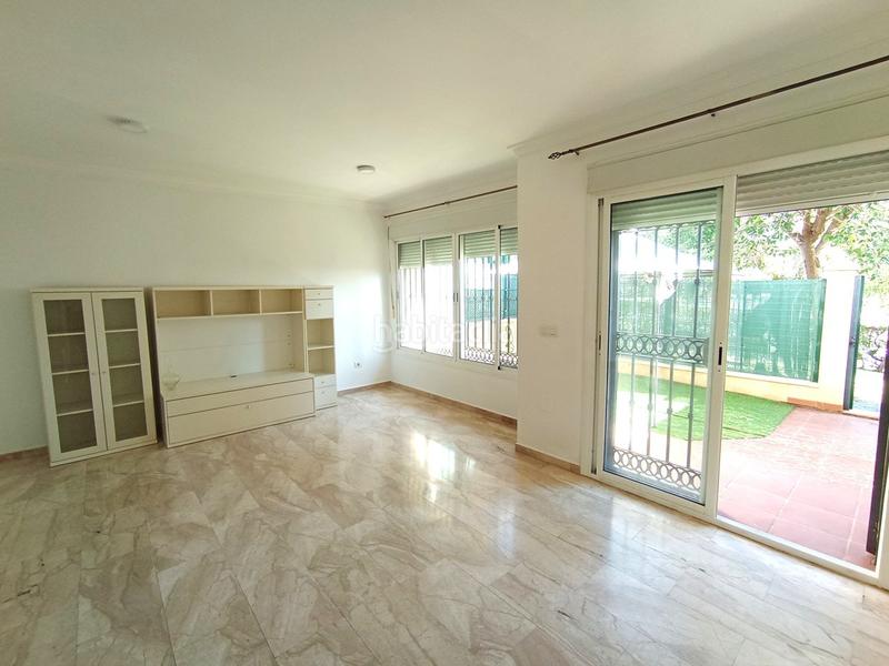 Foto 3bc2031b-b9d3-4d84-9163-83c6a386e190. Rent semi detached house with parking in Chilches