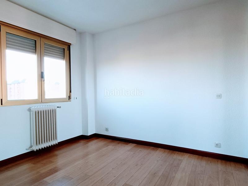 Foto 0f327996-3e15-4d39-ac9d-9de100b53a1c. Location appartement avec chauffage parking dans La Paz Madrid