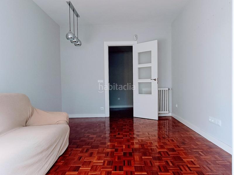 Foto edb0923b-6932-43ba-a54f-c7cd57b5bd43. Alquiler piso en Berruguete Madrid