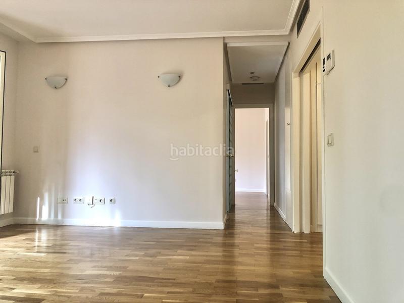 Foto 19000709-6e1d-4c94-abc3-1bab3a5d5b28. Location appartement avec chauffage parking dans Valdemarín Madrid