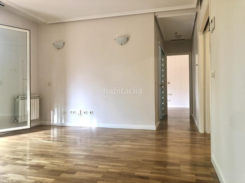 Foto 9555740f-cc82-4ba8-80e9-9b71f784b256. Location appartement avec chauffage parking dans Valdemarín Madrid