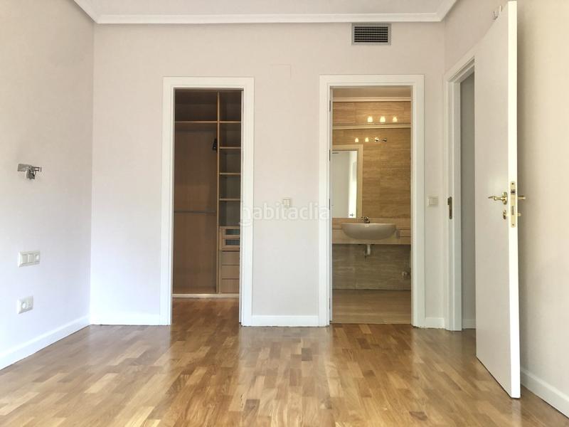 Foto b695ccc3-1507-42c5-9924-f9e544c2dbc6. Location appartement avec chauffage parking dans Valdemarín Madrid