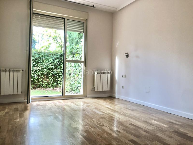 Foto 6f08bfbb-52e8-417f-a13d-a7f8aea9fc24. Rent flat with heating parking in Valdemarín Madrid