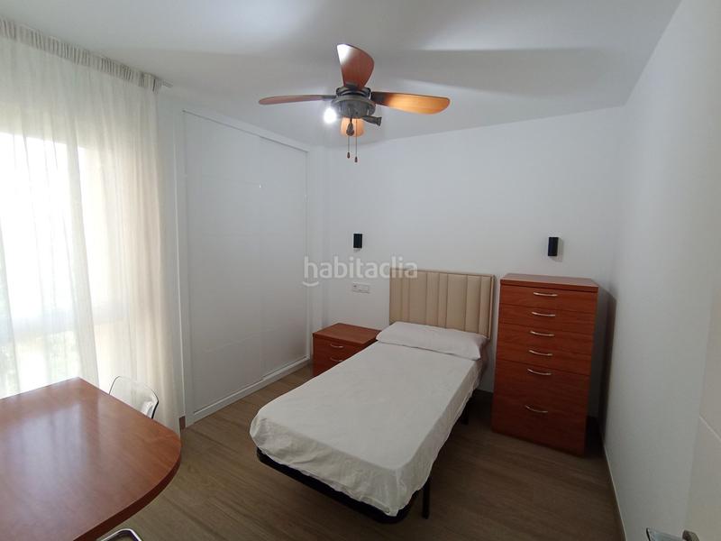 Foto c83085a9-0f2e-49f4-9bc9-055a9bc854e2. Alquiler piso en Los Almendros - El Limonero - El Tomillar Málaga