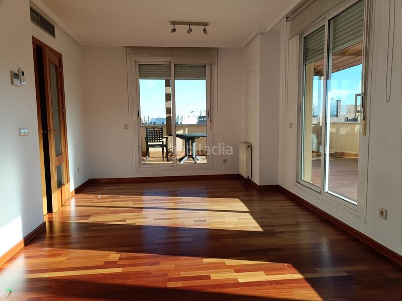 Foto 3c6fce98-0383-44d1-b82c-be20f4cd69d9. Alquiler ático en Sanchinarro Madrid