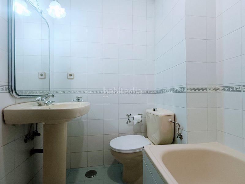 Foto a7d2f561-170b-42e6-a59e-76a2532fc640. Piso en Los Cármenes Madrid