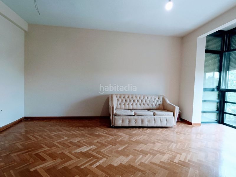 Foto f1dee0b6-10bb-47fd-a7e4-4755f53b8074. Piso en Los Cármenes Madrid