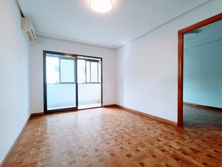 Flat in JOAQUIN TURINA