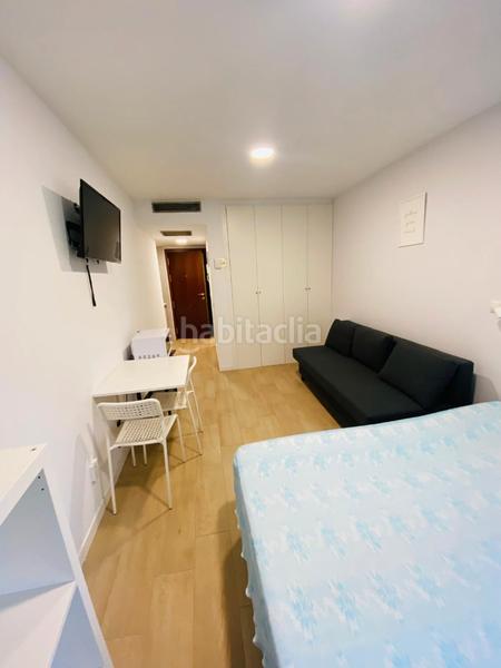 Foto dc69f7ec-9d79-4de9-8216-56a7eeff0b61. Rent studio with heating in Almagro Madrid
