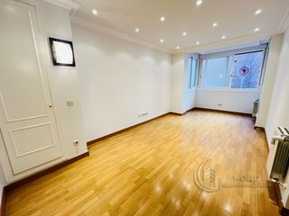 Alquiler Piso  Avenida de felipe ii. Alquiler de larga estancia - no se cobran honorarios de agencia.