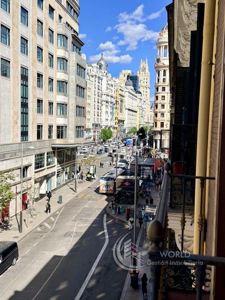 Foto fc62b1ba-2ab4-4288-aca3-1d22c297e27a. Piso en calle de jacometrezo 7 en Palacio Madrid