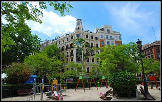 Flat  Calle de juan de austria. Apartamento con patio privado junto a plaza de olavide – trafalg