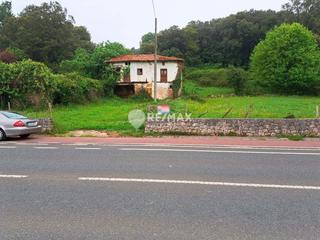 Chalet  Barrio rionegro. En escalante
