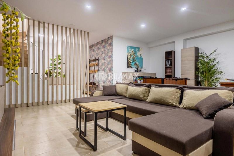 Foto a7955fb2-355f-4d80-bc2f-ef1548e2427f. Casa aparellada amb calefacció aparcament piscina a Dos Hermanas