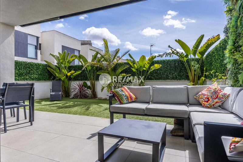Foto dd1d82f7-e63d-4f1b-bc4b-13706b40c40f. Casa aparellada amb calefacció aparcament piscina a Dos Hermanas
