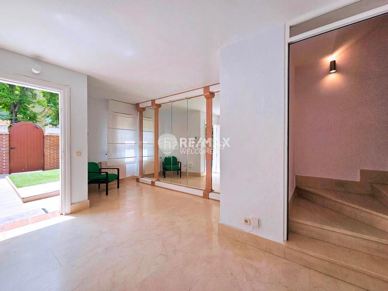 Foto 13d76415-ee4b-48c1-93ea-16d2cf11ccb9. Casa pareada chalet exclusivo con jardín, piscina y ascensor privado en arturo soria en Madrid