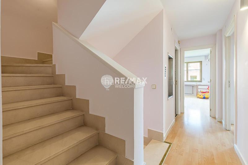 Foto 1ae6bf7a-c3ed-4a26-99ff-b0f67f193bd6. Casa pareada chalet exclusivo con jardín, piscina y ascensor privado en arturo soria en Madrid