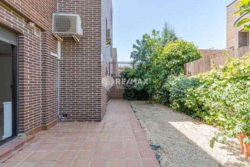 Foto 23e03485-79be-4cf5-aeb5-aca2dadfb9a5. Casa pareada chalet exclusivo con jardín, piscina y ascensor privado en arturo soria en Madrid
